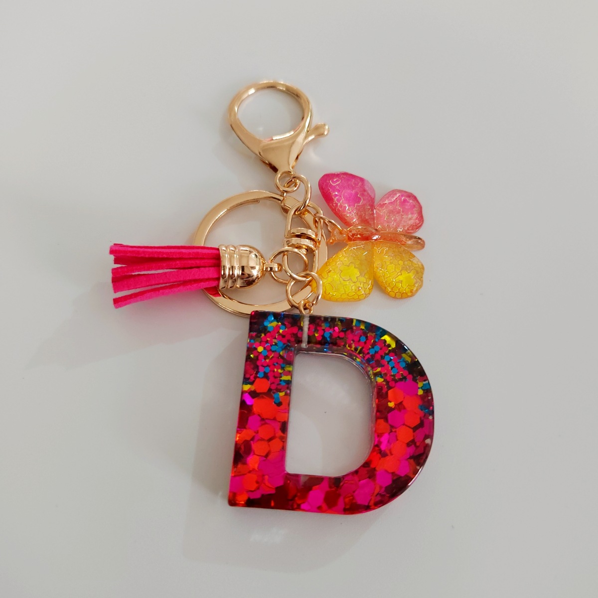 Ventas transfronterizas calientes de letras inglesas de color mixto colgante de llavero colgante de mariposa fringe de resina de llavero colgante de joyería