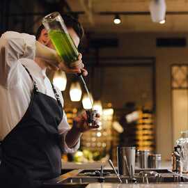 1套 颜色：图片色 材质：不锈钢 不锈钢酒瓶倒酒嘴 带橡胶防尘盖