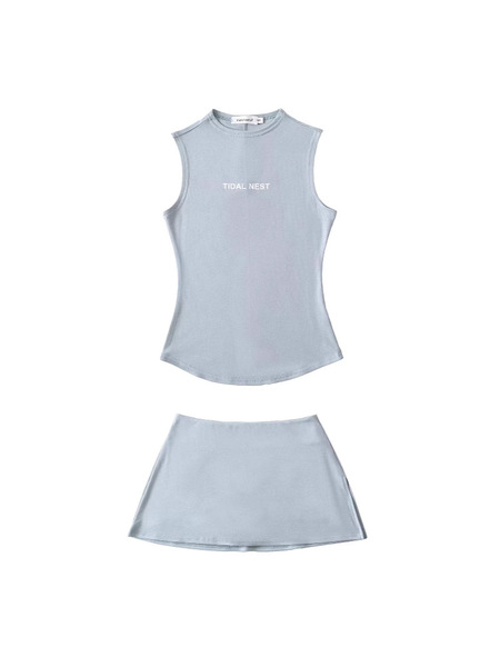 Vest with letters with a round collar sleevless