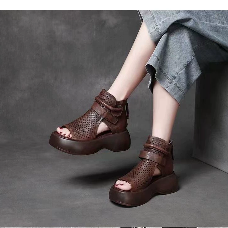 2024 Летние полые сапоги с толстым подошвением на высоком каблуке увеличены, легкие римские сандалии носить рыбий клюв