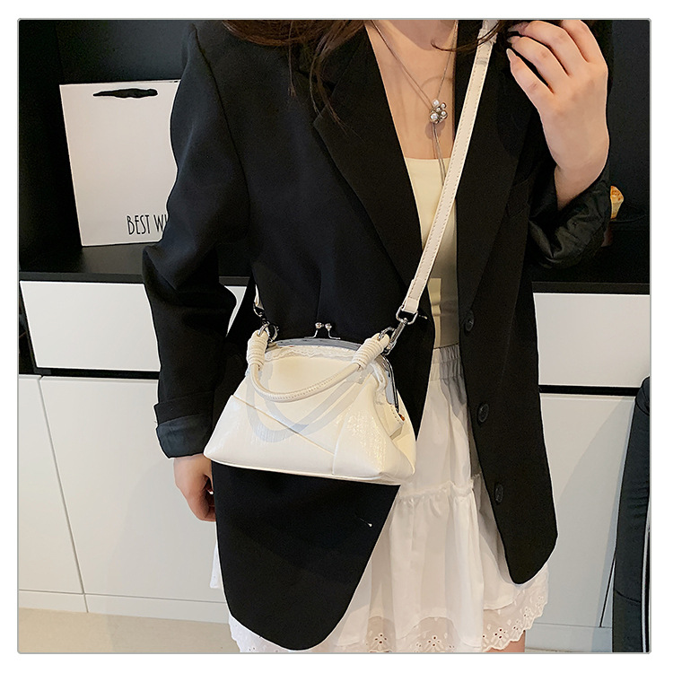 Fashionable and unique flap shell bag 2025 new style, versatile commuter shoulder bag, versatile handbag, stylish crossbody bag undefined