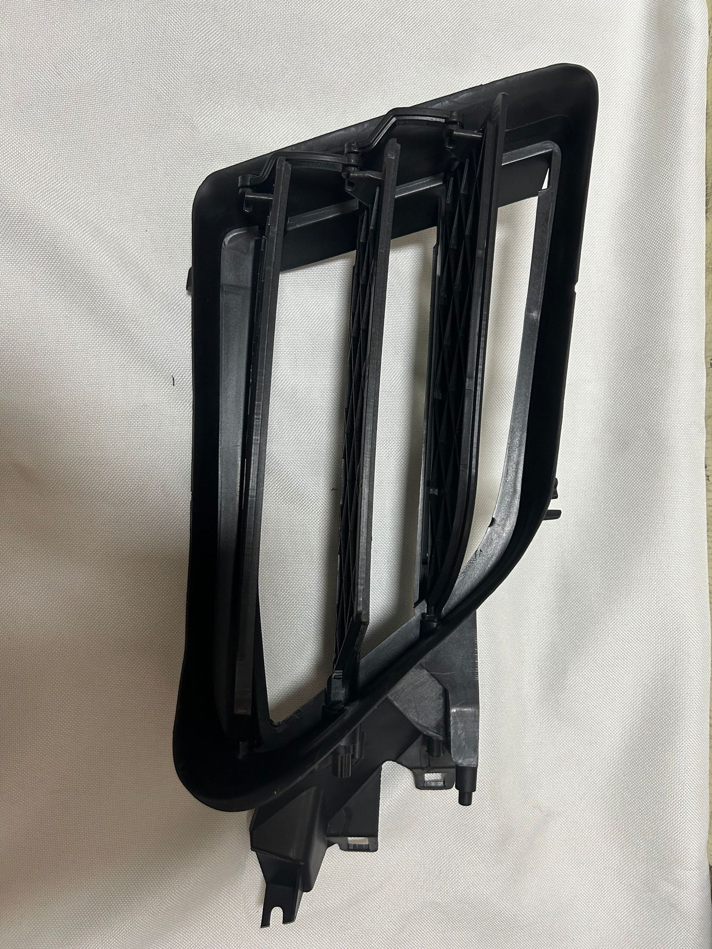 Suitable for Tesla accessories ModelS brand new front fog lamp frame grille 1057851 1058007
