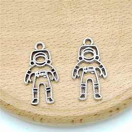 科技感创意DIY饰品配件2.7cm镂空宇航员 太空人 个性项链装饰挂件