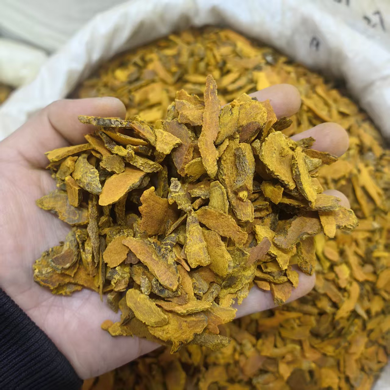 Dried Turmeric Root Slices Jiang Huang 500g Sulfur-Free Sichuan Herb for Decoction and Culinary Use quality and texture