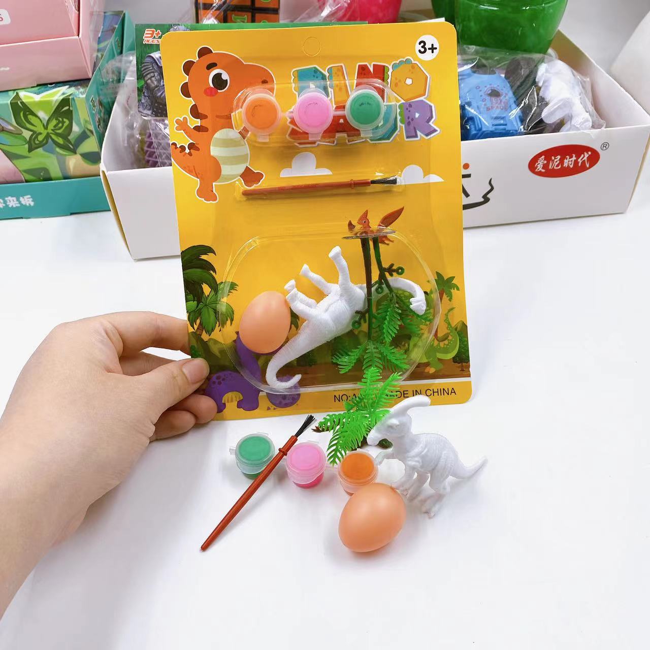 Dinosaurio DIY pintado graffiti pintado a mano relleno de color muñeca de jardín de infantes para niños no yeso blanco 2 yuanes lotes de departamentos