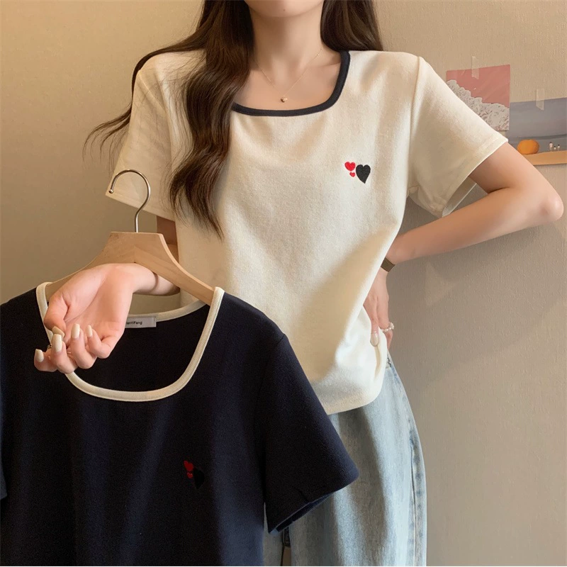 Женская футболка больших размеров с квадратным воротником, свободная футболка с короткими рукавами и правым плечом, лето 2025, новый дизайн, топ