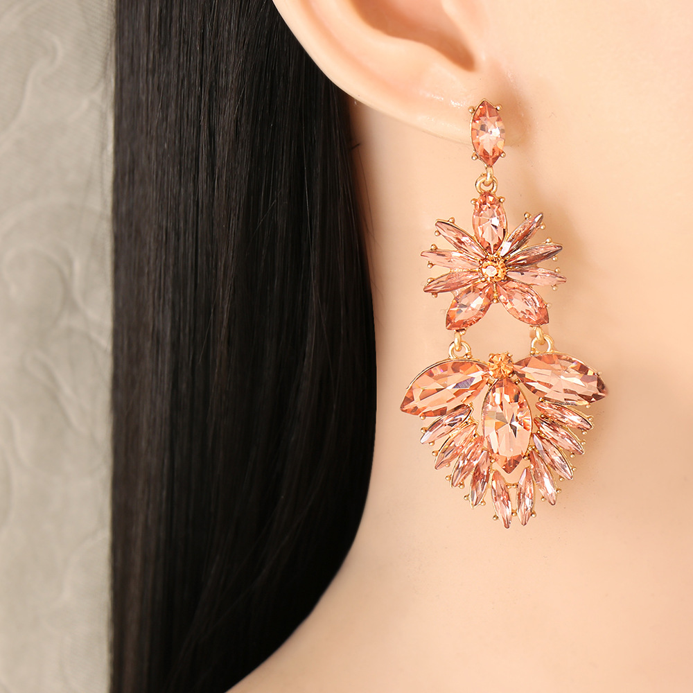 Nihaojewelry Fashion Color Diamond Alloy Geometric Earrings Wholesale Jewelry display picture 15