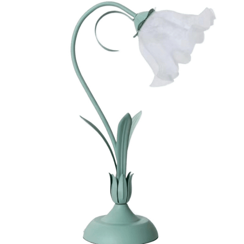 Nuevo dormitorio mariposa cabeza de cama escritorio flor lámpara de escritorio joven fresca lámpara de escritorio de lectura una pieza al por mayor