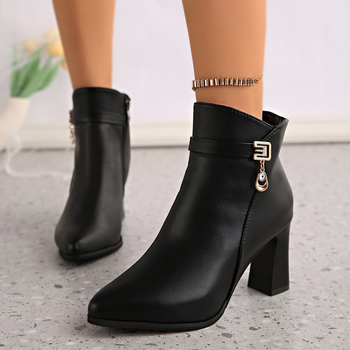 Pointed-toe side-zip high-heeled fashion boots, winter new arrival, elegant plus-size chunky-heel Martin boots for women.