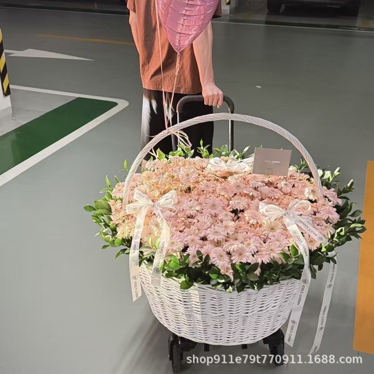 Canasta de Flores de Sauce Redonda Artesanal para Boda