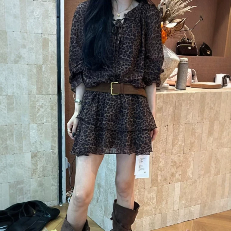 2026 Retro High-End Leopard Print Long-Sleeve Slimming Dress, New Design, Unique Vacation Style Dress