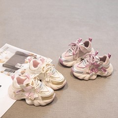女の子の運動靴春秋2025春秋の新型の子供の靴の柔らかい底の中の大きい子供のお父さんの靴の女性の赤ちゃんのカジュアルな靴