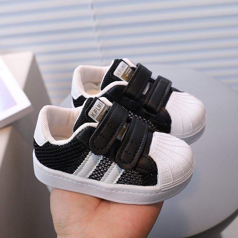 Barnbrädegalleria vit port hane och hona gående babyhacka, pring/sommar 2023 urholkad ingle meh_voghion.com