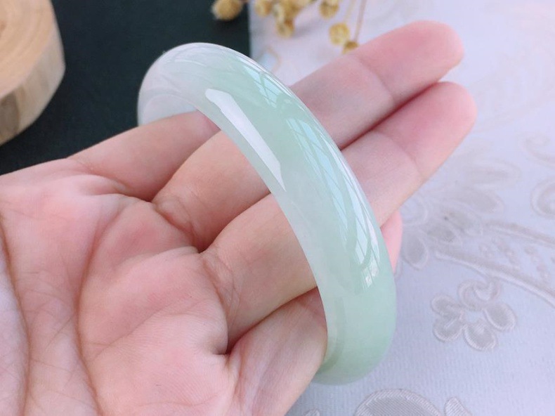 Vòng tay ngọc bích Miến Điện chính hãng băng sáp đơn sắc trong suốt màu lục bảo chi tiết 6