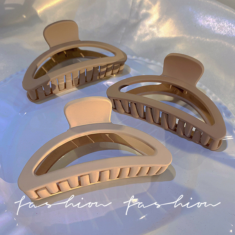 Serie de café de leche clip de pelo grande clip de tiburón hembra cuchara trasera updo simple temperamento clip de pelo moda accesorios para el cabello al por mayor