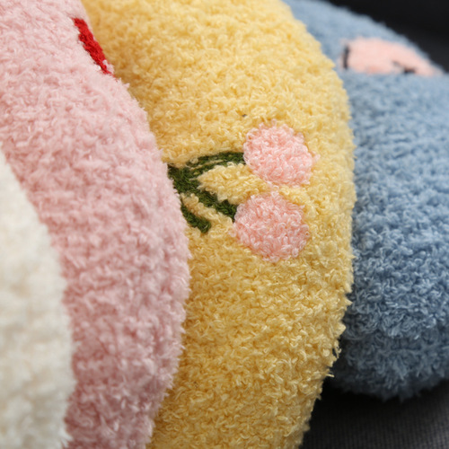 Factory direct selling pet supplies Cat pillow U-shaped pillow to protect cervical spine, comfortable and soft for deep sleep, fresh color