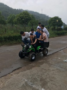 Factory Direct Sales Zongshen 125Cc Multi-Functional Four-Wheel Agricultural Motorcycle with Bucket Farmer's Car Shaft Transmission Atv