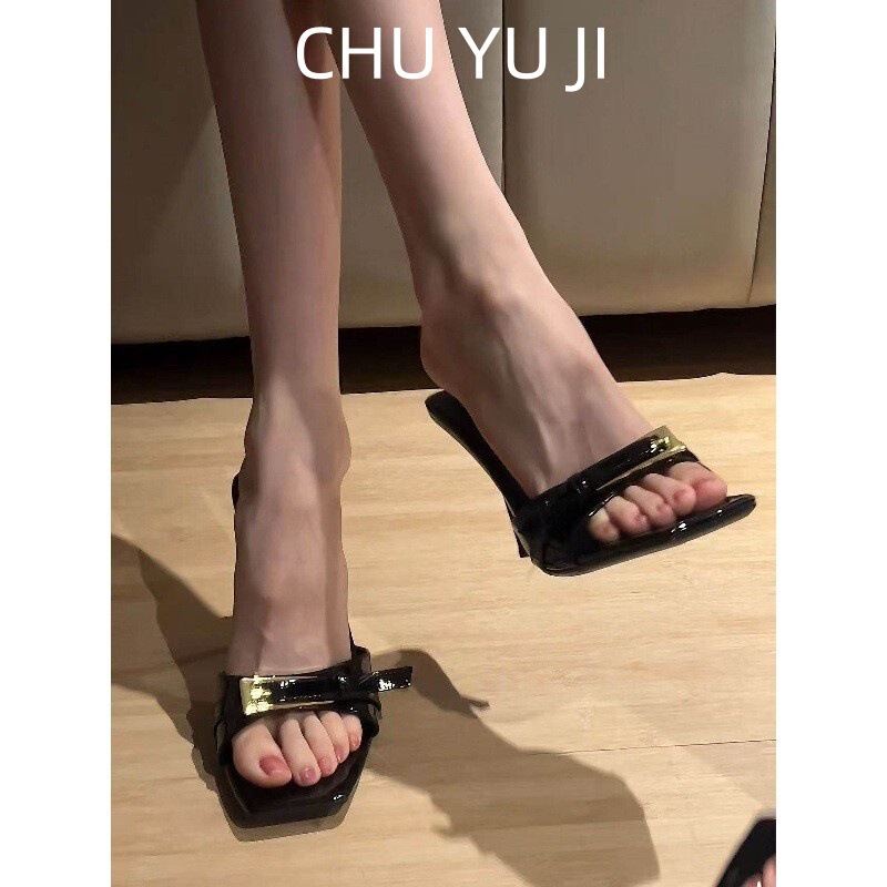First Encounter Season 2026 Spring/Summer New Open-Toe Square-Toe Black Patent Leather One-Strap Buckle Thin Heel High-Heel Sandals First Encounter Season 2026 Spring/Summer New Open-Toe Square-Toe Black Patent Leather One-Strap Buckle Thin Heel High-Heel Sandals
