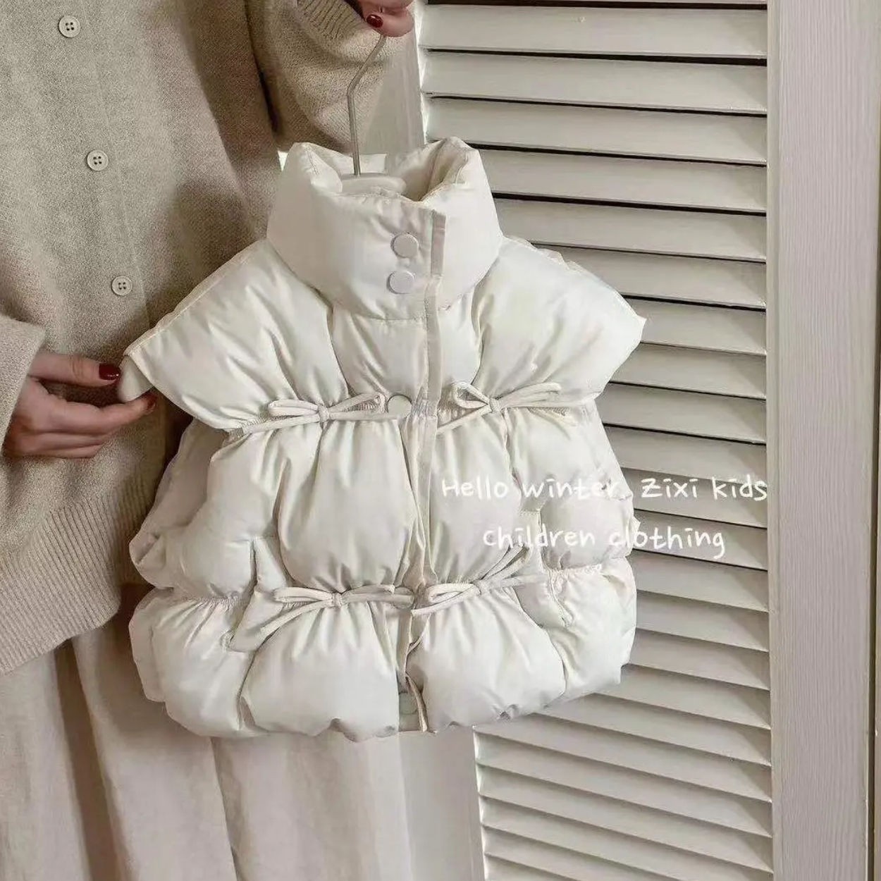 Chaleco para niñas ropa de otoño e invierno 2024 nuevo estilo estilo estilo occidental clip para niños chaleco de algodón invierno femenino chaleco cálido chaleco