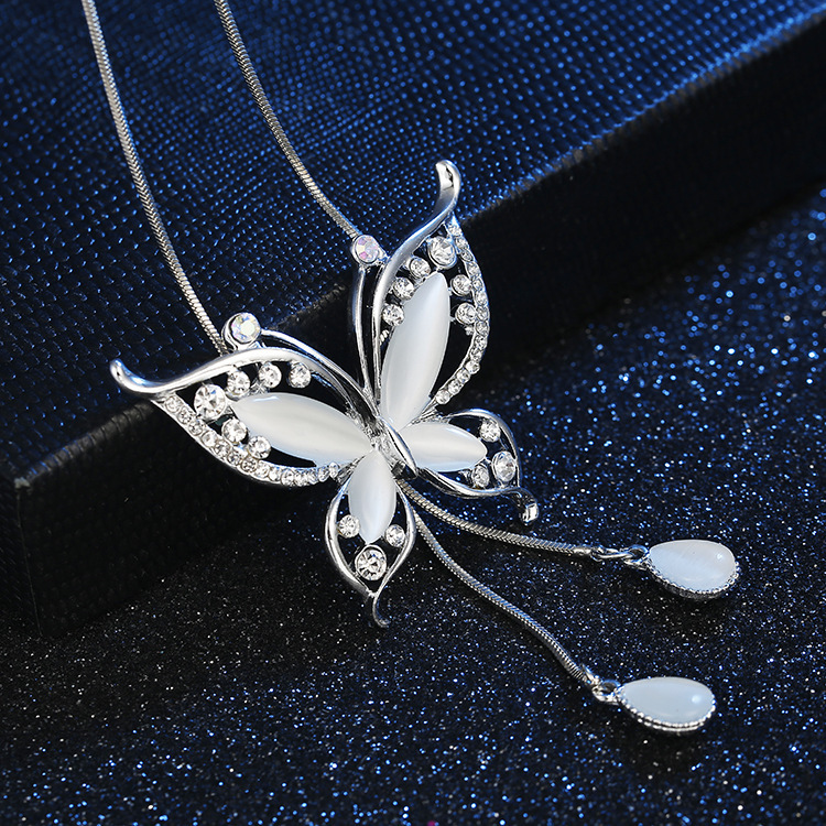 New Korean Style High-end Opal Butterfly Diamond Sweater Chain Fashion Long Wild Clothing Necklace Pendant Wholesale display picture 3