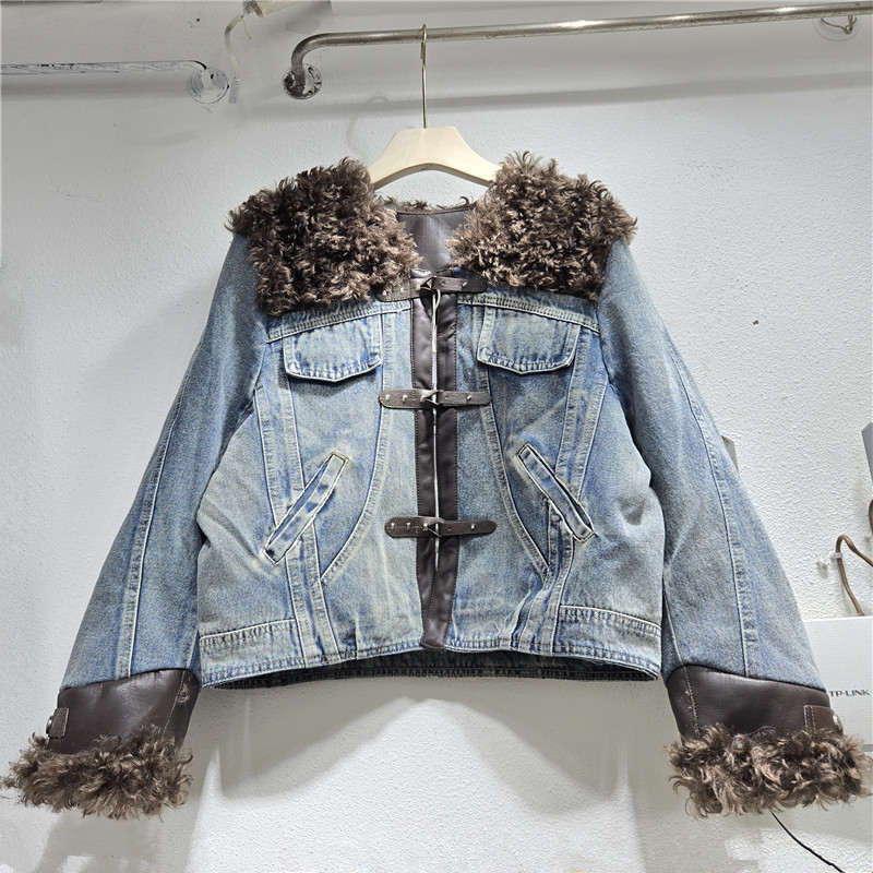 pieles europeas en un empalme de color contrastante vaquero para superar la mujer retrógrado corto abrigo de algodón imitación de pieles de moda