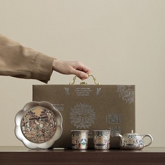高級軽豪華茶器セットは目上の人にプレゼントします。