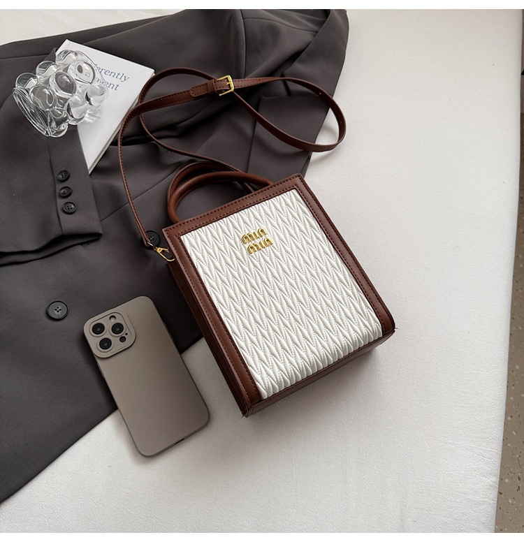 This year, the "Small Bag Women 2025" new trendy summer fashion, versatile and niche design hand-held shoulder crossbody bag is in vogue undefined
