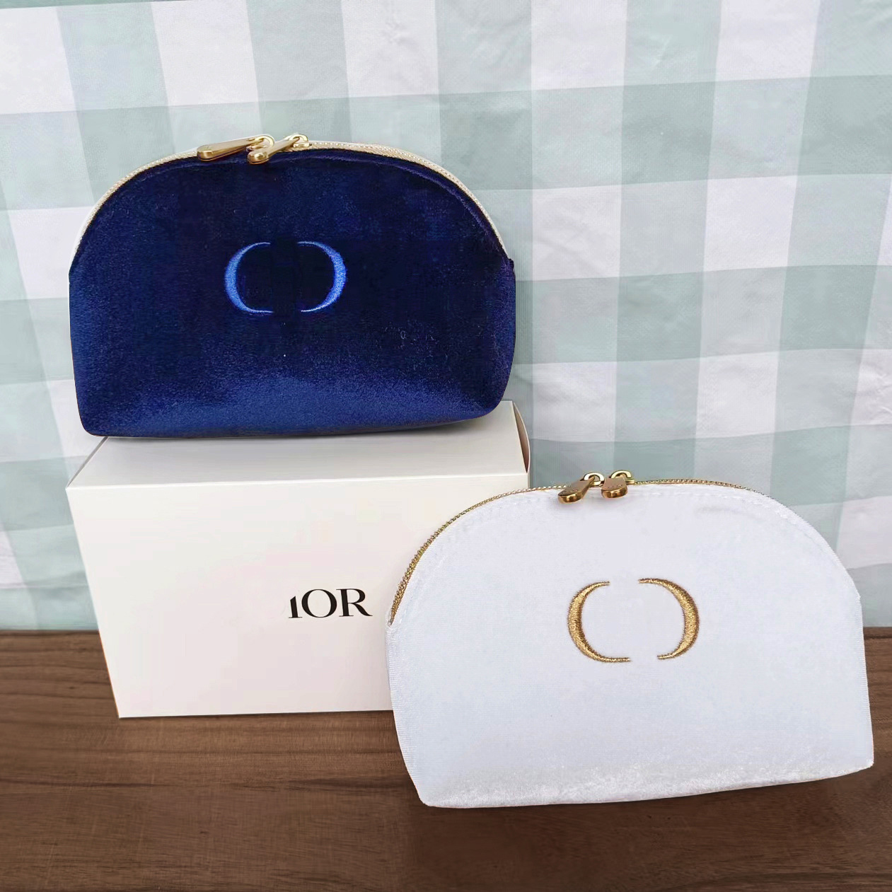 新款专柜赠品化妆包美妆礼品袋便携式丝绒小包包内收纳化妆品包