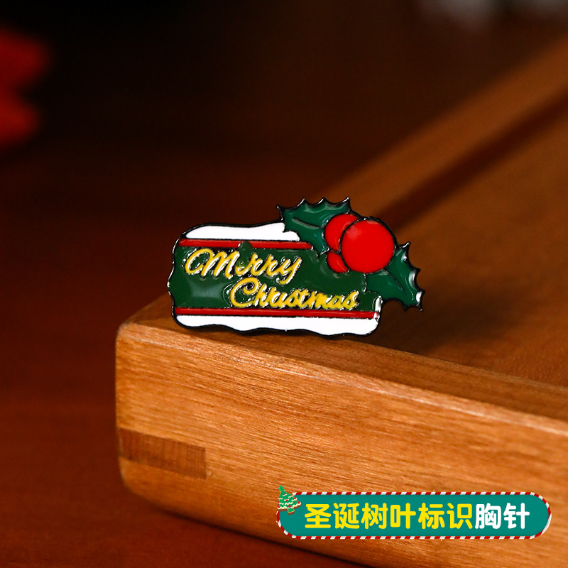 Broche de aleación de sentido avanzado japonés nueva insignia de personalidad de moda femenina de dibujos animados bolsa de Navidad accesorios de metal al por mayor