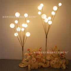 結婚祝いの道具路引灯の結婚式の置物の鉄芸の電気めっきの1.5メートルの発光の幸福の果樹の舞台のt台の配置