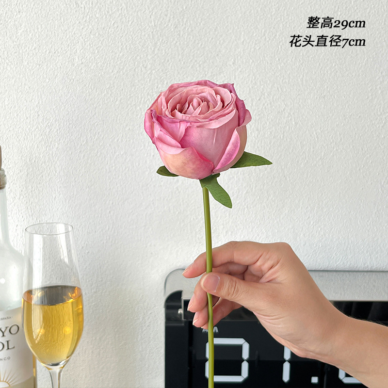 연한 보라색 구운 가장자리 다이아몬드 장미 1개