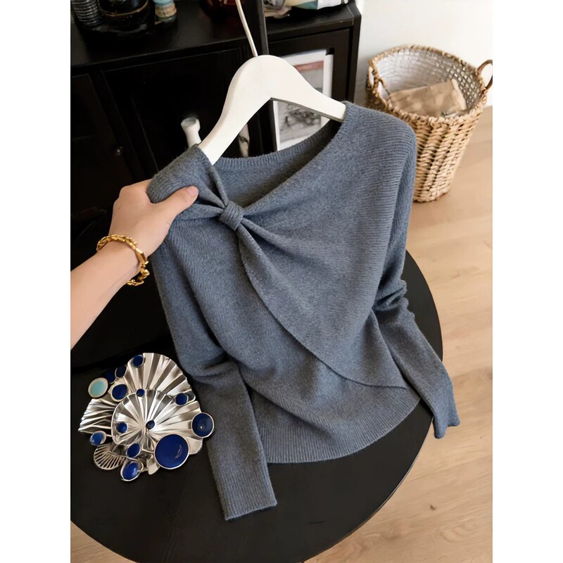 Unique and chic gray soft and cozy knit sweater for women in autumn and winter, with a niche Korean-style design, absolutely beautiful top