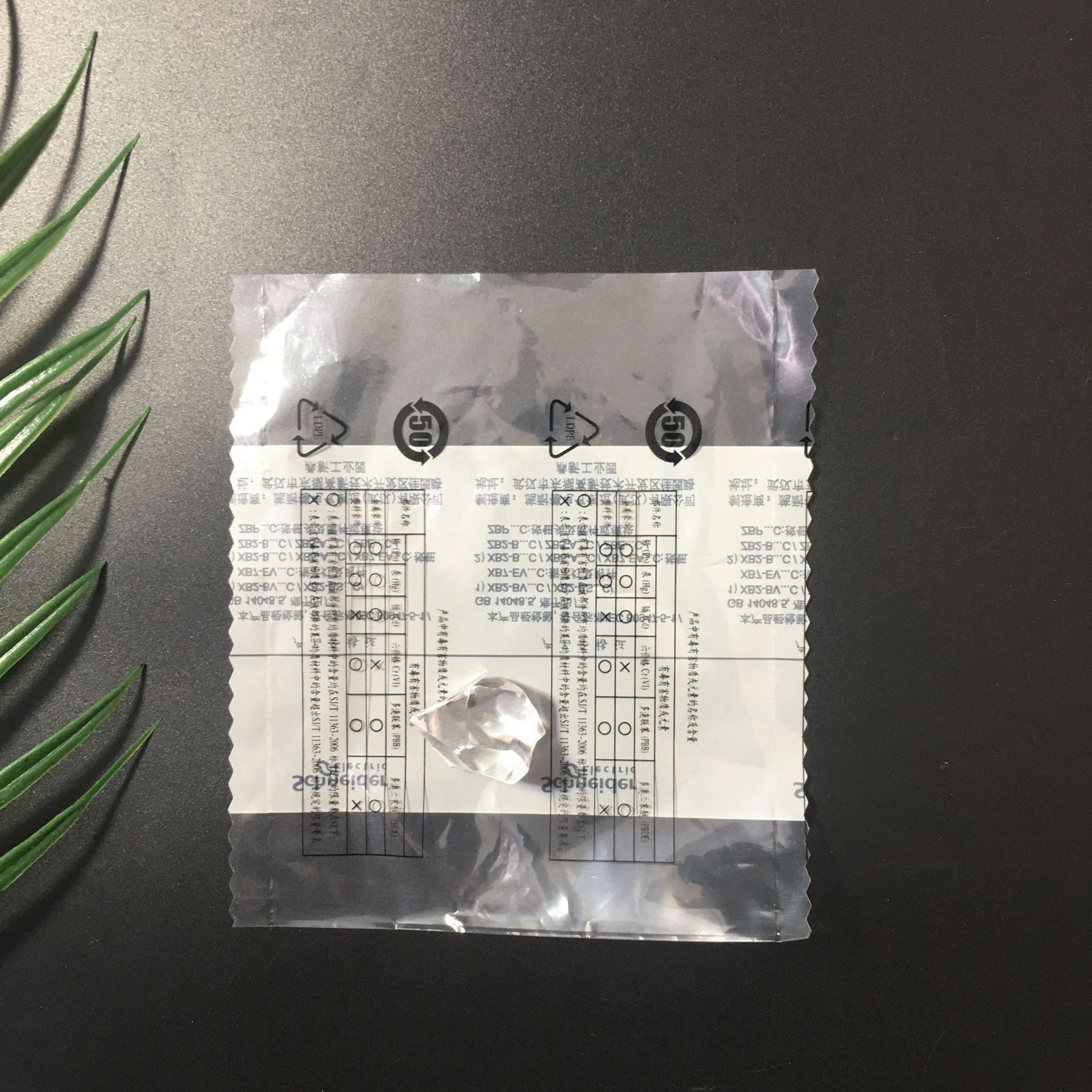 Индивидуальный пакет для упаковки электроаксессуаров из ПЭ с цветочным рисунком, высокой прочностью, плоским карманом и прозрачным ПЭ-покрытием