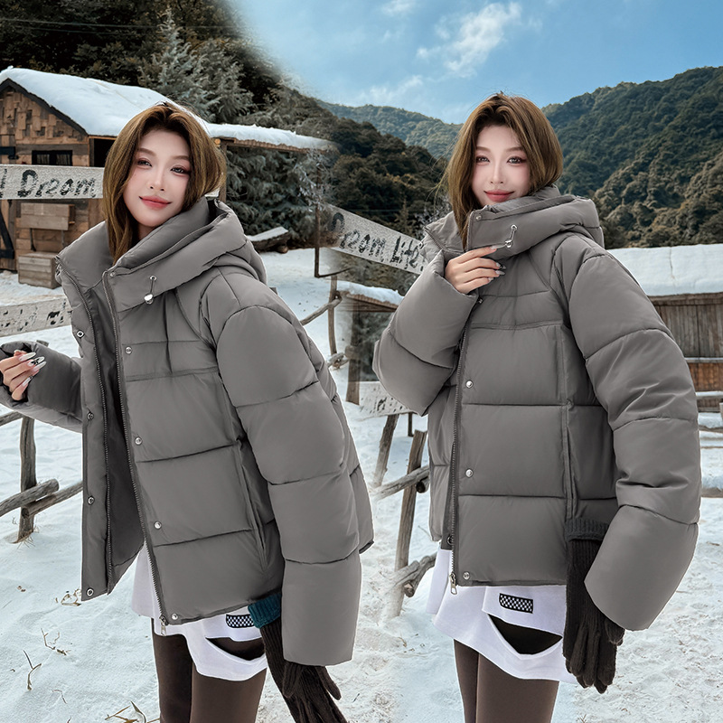 2025 invierno nuevo estilo coreano suelto y grueso abrigo de algodón de pluma caliente mujer corto con capuchón chaqueta de pan europeo