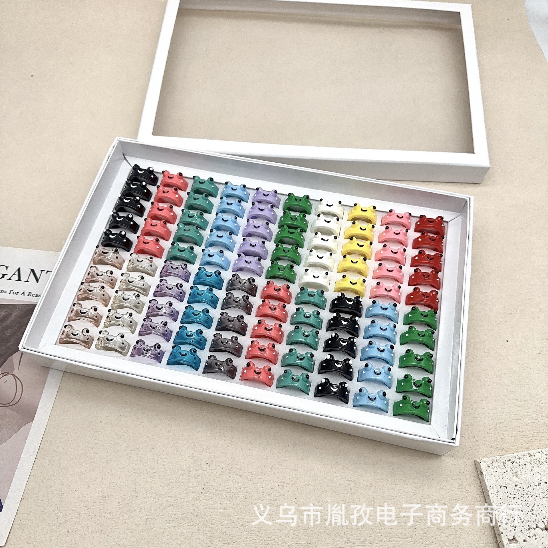 Anillo de resina de rana 100 en caja color mezclado transfronterizo Venta caliente colorido personalizado animal de dibujos animados lindo anillo
