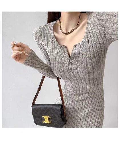 Sassy sister vibes! A knitted sweater dress—perfect for spring and autumn, featuring a relaxed, laid-back style with a waist-defining design and a mid-length cut.