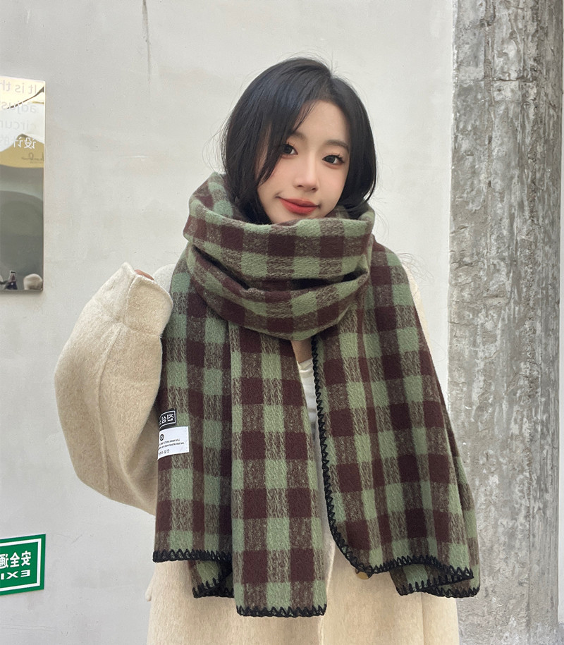 Women's Retro Plaid Polyester Scarf display picture 1