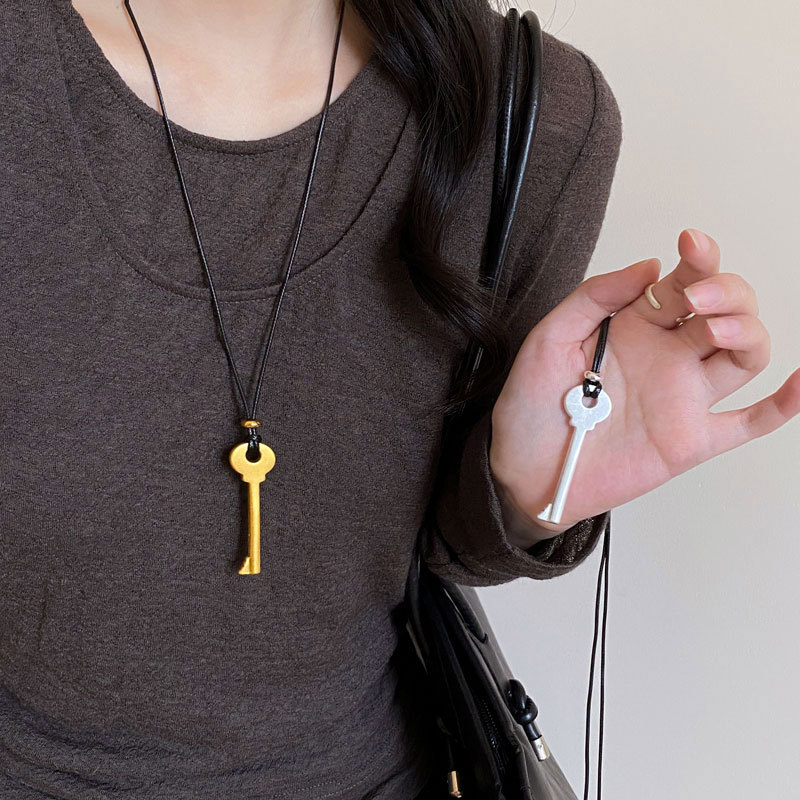 Matte Brushed Pendant Necklace For Women Long Chain Accessory_voghion.com