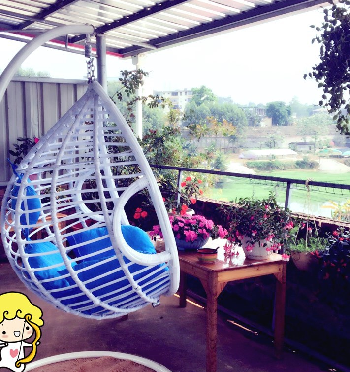 쿠션 + 카펫이있는 단일 팔걸이 흰색 두꺼운 지원