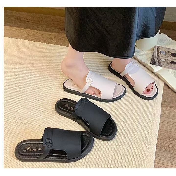 New simple and stylish women's flat sandals for outdoor wear, open-toed summer comfortable flat slippers, versatile for home use