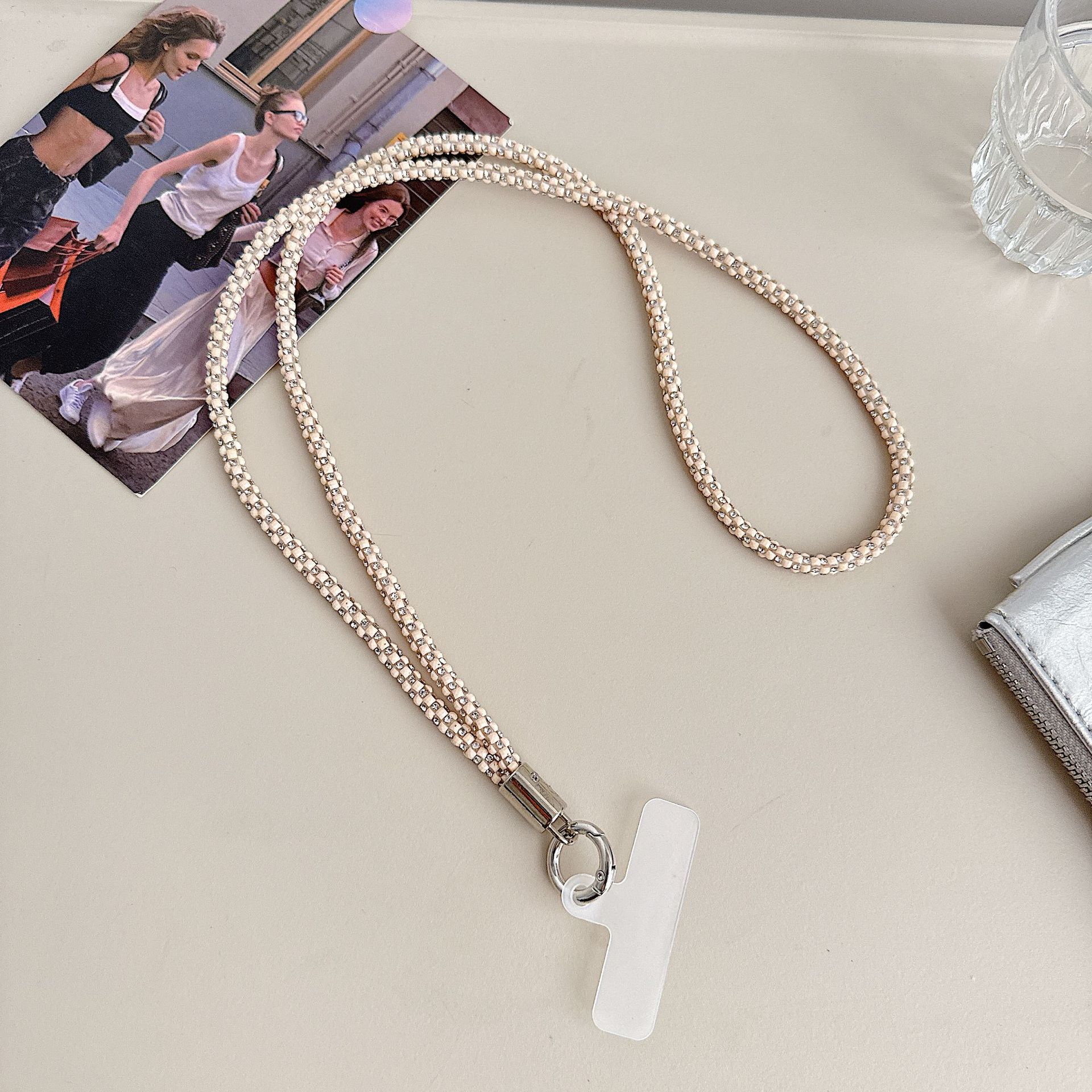 Cadena colgante de teléfono móvil de alta gama hecha a mano de boutique, sensación femenina de alta gama, lujo ligero, cadena colgante de diamante completo, cadena colgante de teléfono móvil de moda, sección larga y corta