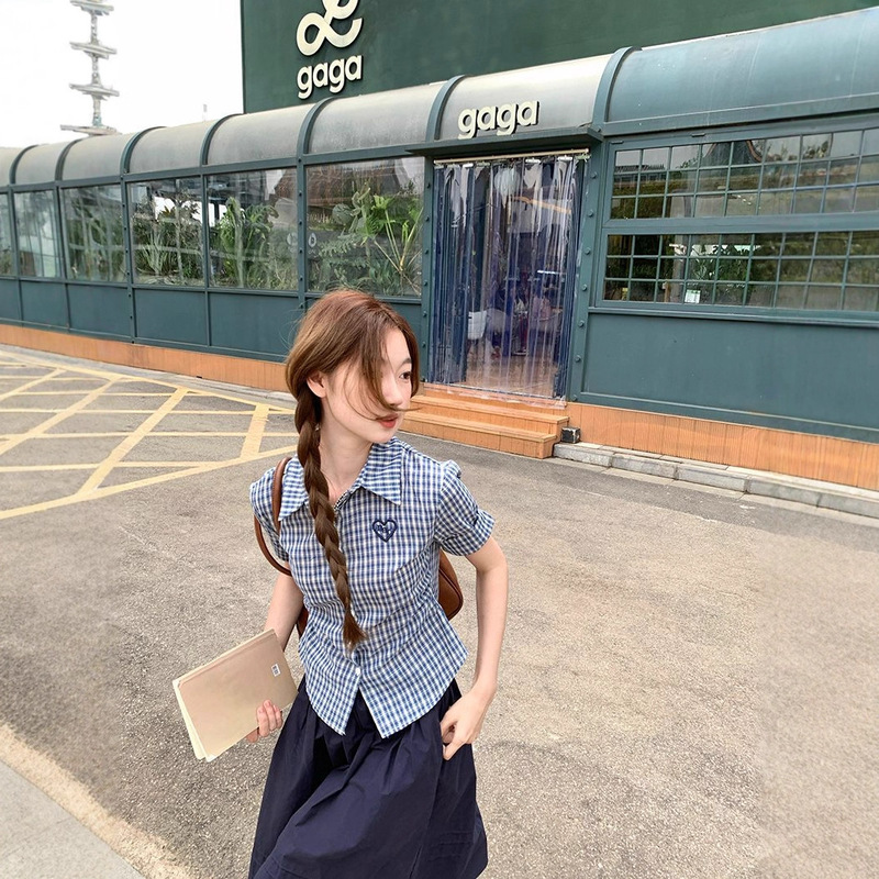 American Retro Heart Embroidery Plaid Shirt for Men and Women, Turn-Down Collar, Short-Sleeve, Summer Waist-Cinching, Slimming, Pleated Versatile Top