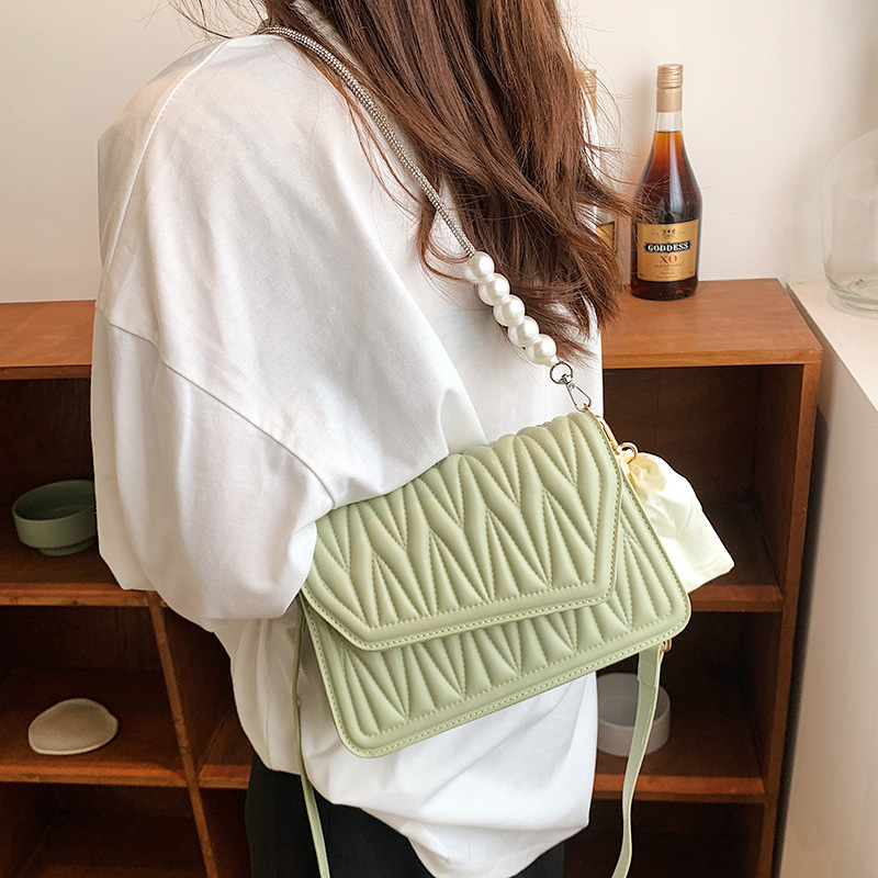 Lihtne niši disainiga kott Naiselik temperament Kevad Uus rombikujulise tikitud niidiga väike ruudukujuline kott, tipptasemel tekstuuriga õlakott_voghion.com