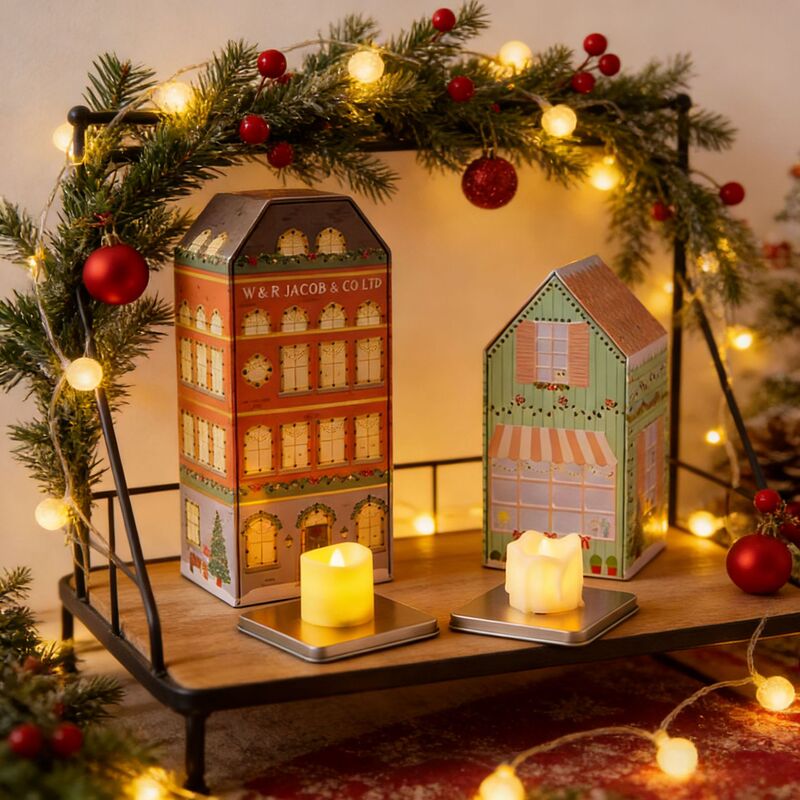 Christmas Tin Box with Candles, Light-Transmitting House-Shaped Tin Box, House-Shaped Ornament, Christmas-Themed Tin Box, Cookie Box Christmas Tin Box with Candles, Light-Transmitting House-Shaped Tin Box, House-Shaped Ornament, Christmas-Themed Tin Box, Cookie Box