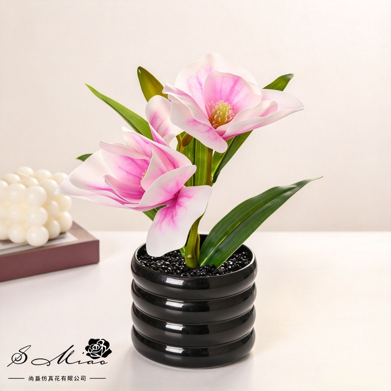 Dos flores y una fruta se sienten Magnolia bonsái maceta simulación de flores y plantas verdes instalación de pequeñas flores de bonsái en la Sala de estar interior del hogar image 7