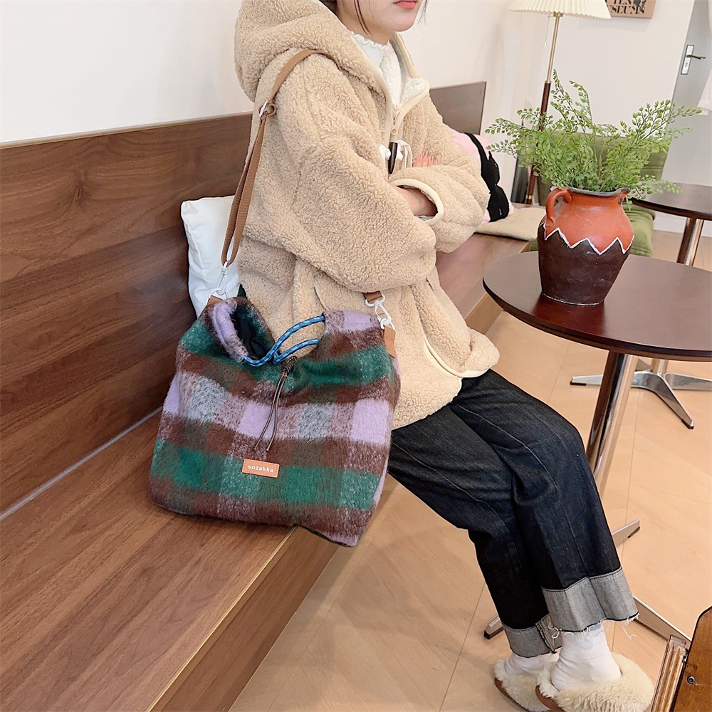 312186 retro woolen Maillard color bag, fashionable single-shoulder women's bag, casual and adjustable, hand-carry and crossbody undefined