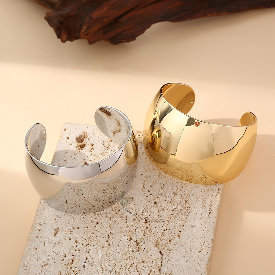 Versión coreana transfronteriza de la pulsera regordeta curva de viento de nicho pulsera brillante de moda de alto nivel pulsera exagerada femenina al por mayor