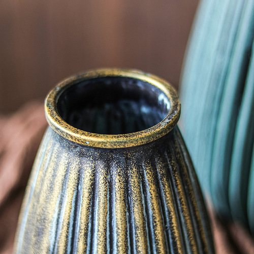 Floral Vase with Retro Pottery Style, Chinese Artistic Antiquity, Light Luxury Bronze-Imitation Vase, Vintage, Distressed, Dried Flower Vase