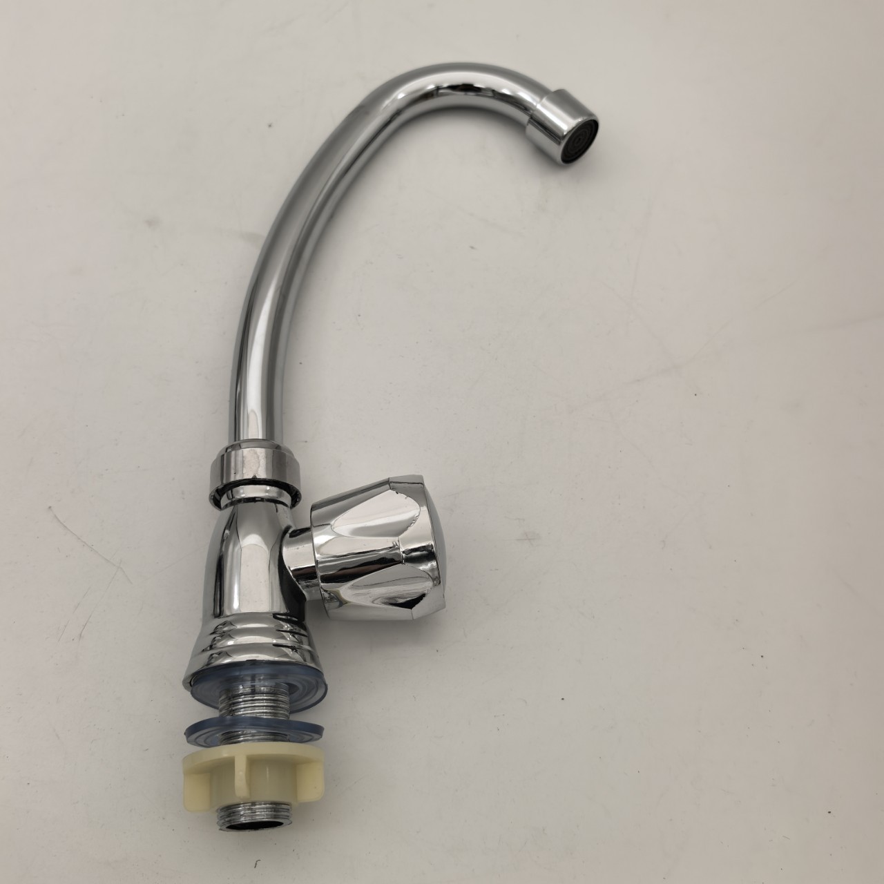 外贸南美单冷水龙头立式厨房菜盆水龙头加长弯管带网球电镀钻石轮