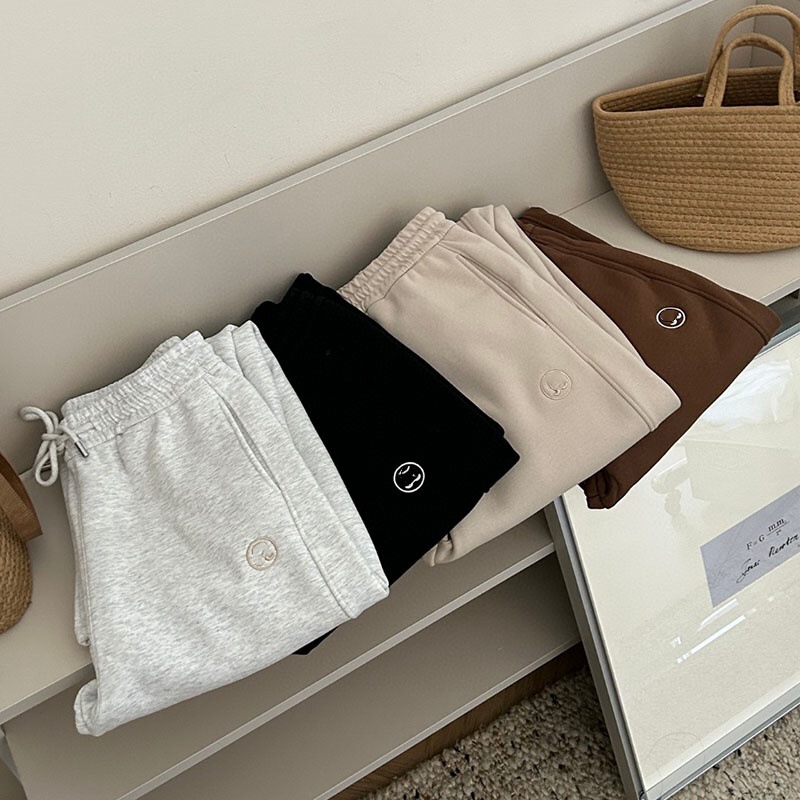 L Brand New Classic Solid Color Small Label Fleece Curved Pants Winter Thick Loose Sickle Unisex Casual Pants L Brand New Classic Solid Color Small Label Fleece Curved Pants Winter Thick Loose Sickle Unisex Casual Pants